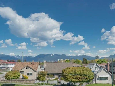 2208 E 41st Avenue - 2