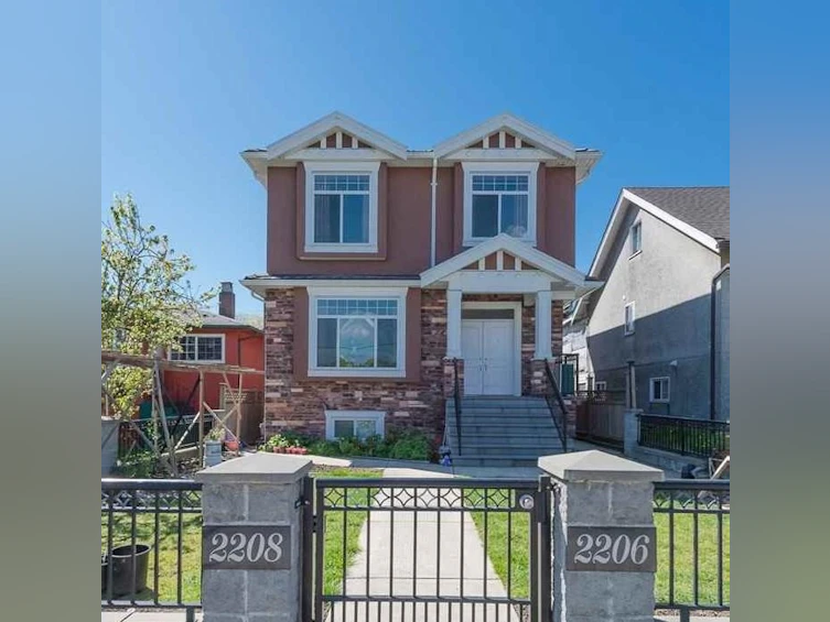 2208 E 41st Avenue, Vancouver, BC, V5P 1L6