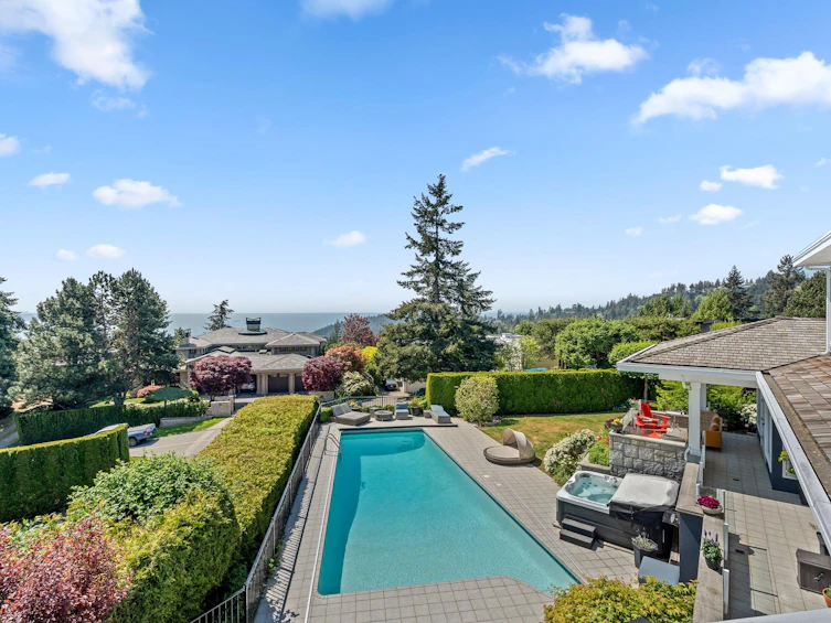 4222 Rockridge Road, West Vancouver, BC, V7W 1A4 - 2