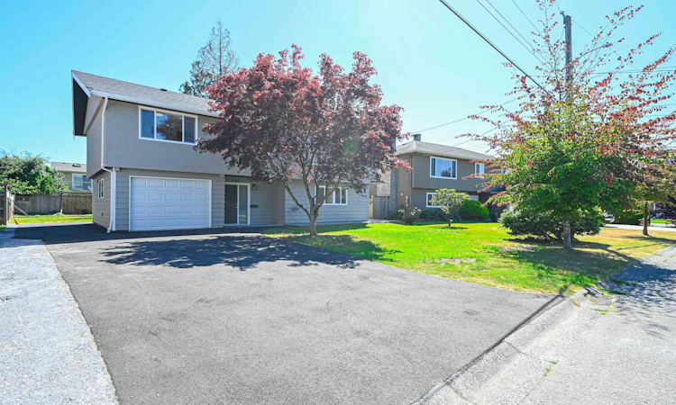 5546 Maple Crescent