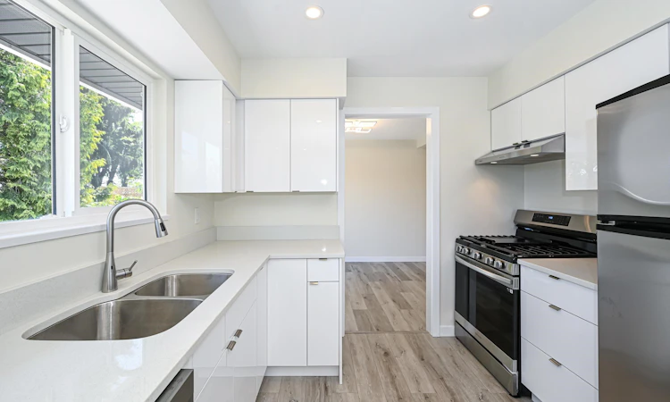 5546 Maple Crescent
