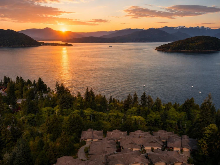 8725 Seascape Drive, West Vancouver, BC, V7W 3J7