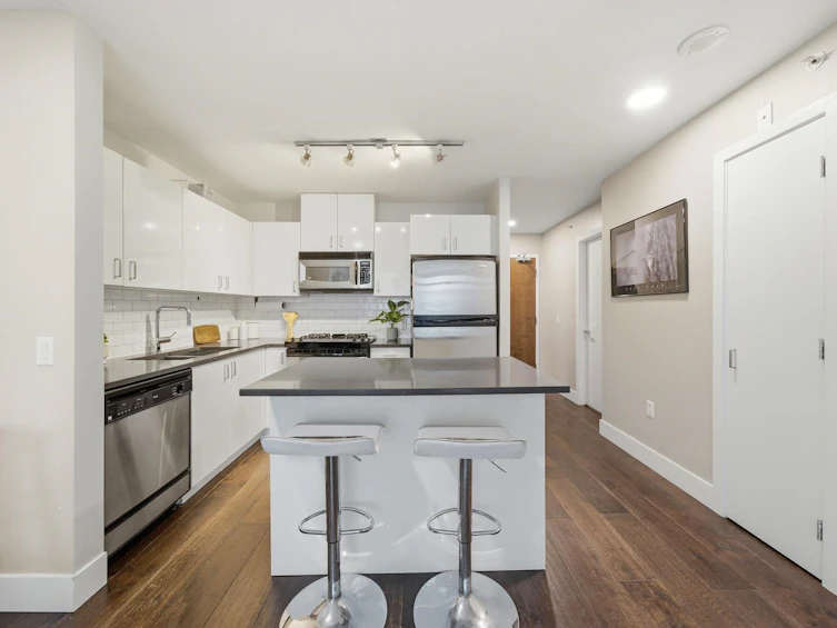 405-155 W 1st Street, North Vancouver, BC, V7M 3N8 - 8