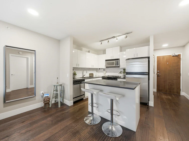 405-155 W 1st Street, North Vancouver, BC, V7M 3N8 - 7