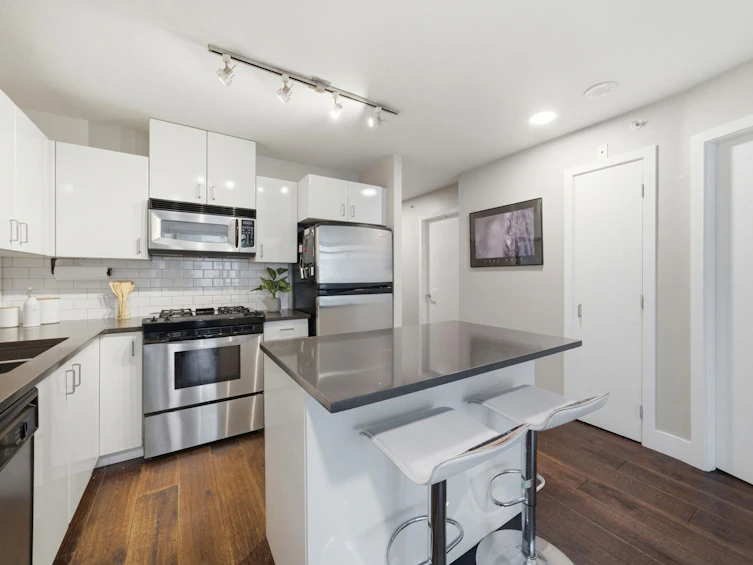 405-155 W 1st Street, North Vancouver, BC, V7M 3N8 - 6