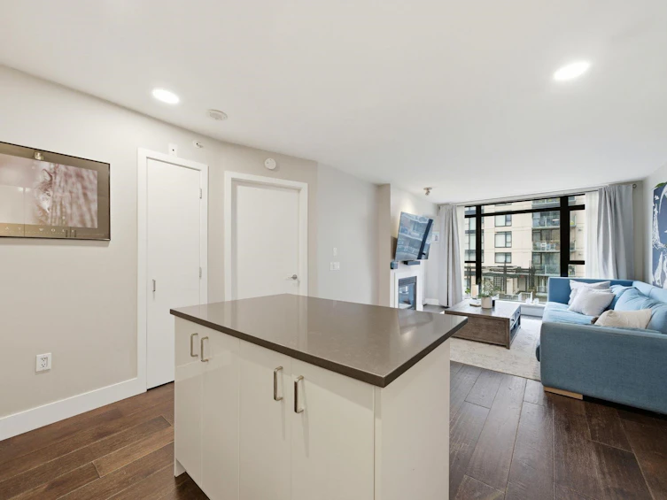 405-155 W 1st Street, North Vancouver, BC, V7M 3N8 - 4