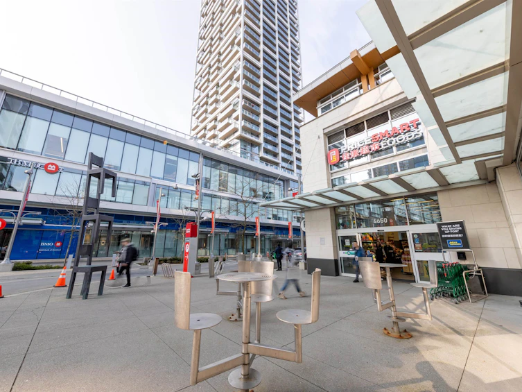 2110-4670 Assembly Way, Burnaby, BC, V5H 0H3 - 2