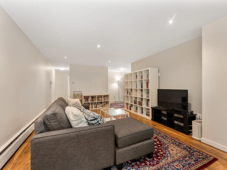 305-1611 E 3rd Avenue, Vancouver, BC, V5N 1H1 - 2