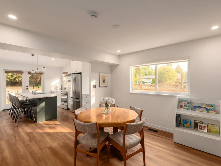 8029 Westlake Street, Burnaby, BC, V5A 2A9 - 5