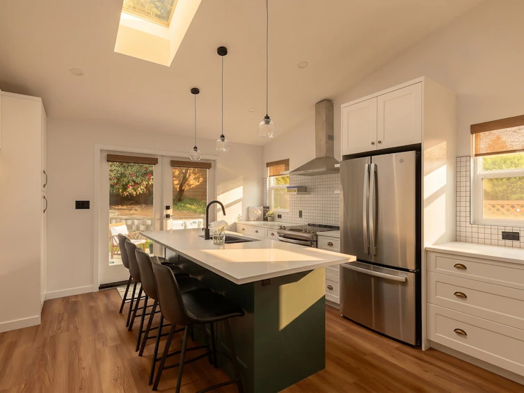 8029 Westlake Street, Burnaby, BC, V5A 2A9 - 2