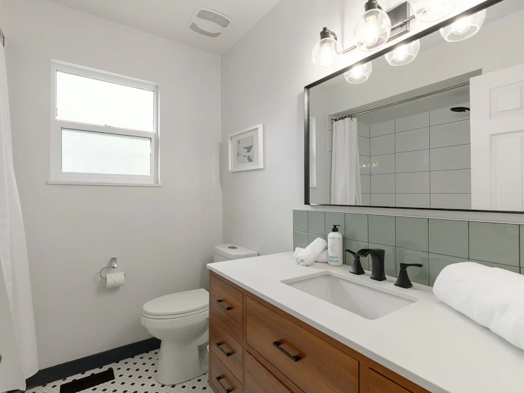 8029 Westlake Street, Burnaby, BC, V5A 2A9 - 13