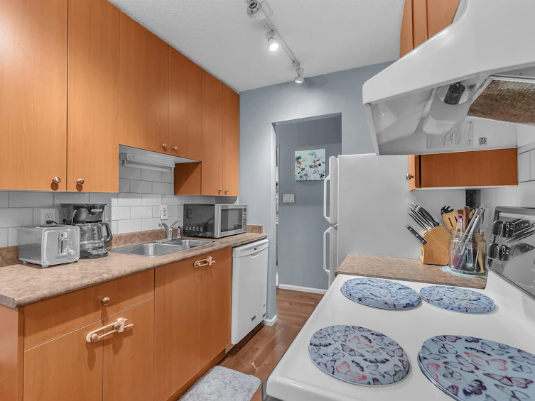 107-170 E 3rd Street, North Vancouver, BC, V7L 1E6 - 3