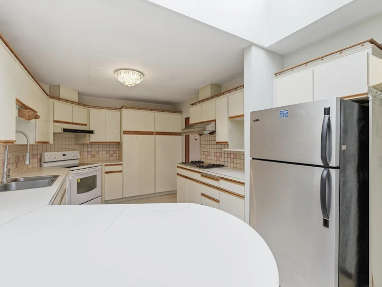 6709 Ash Street, Vancouver, BC, V6P 3K3 - 6