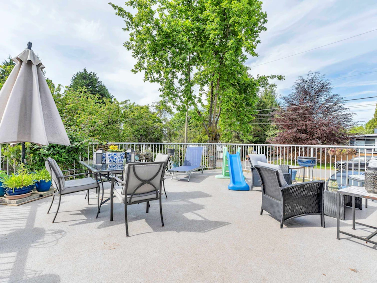 13890 Blackburn Avenue, Surrey, BC, V4B 2Z2 - 11