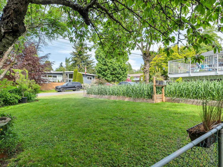 13890 Blackburn Avenue, Surrey, BC, V4B 2Z2 - 23