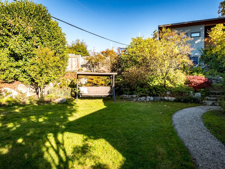 5201 Havies Road, Sechelt, BC, V7Z 0B9 - 30