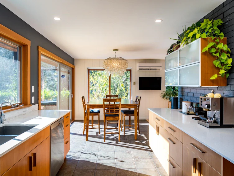 5201 Havies Road, Sechelt, BC, V7Z 0B9 - 11