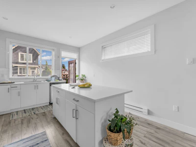 11-8699 158 Street - 4