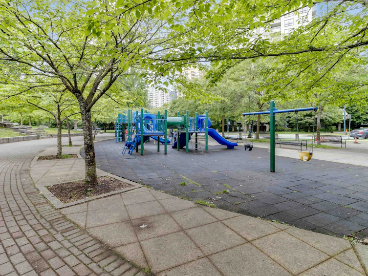 312-3663 Crowley Drive, Vancouver, BC, V5R 6H4 - 26