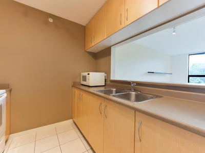 312-3663 Crowley Drive - 4