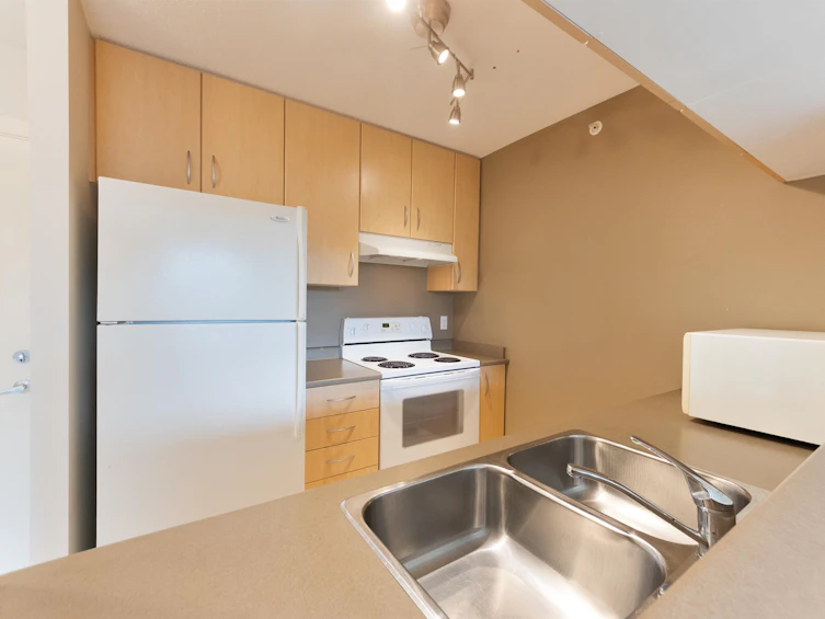 312-3663 Crowley Drive, Vancouver, BC, V5R 6H4 - 2