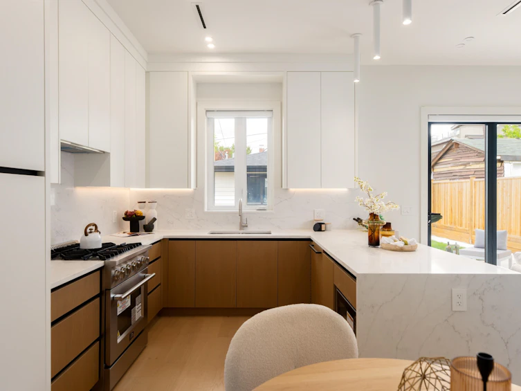 2-3645 Dundas Street, Vancouver, BC, V5K 1S3 - 8