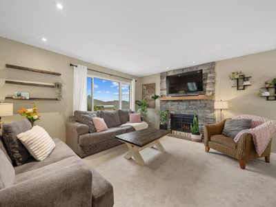 175-1140 Castle Crescent - 4