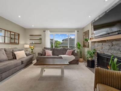 175-1140 Castle Crescent - 5