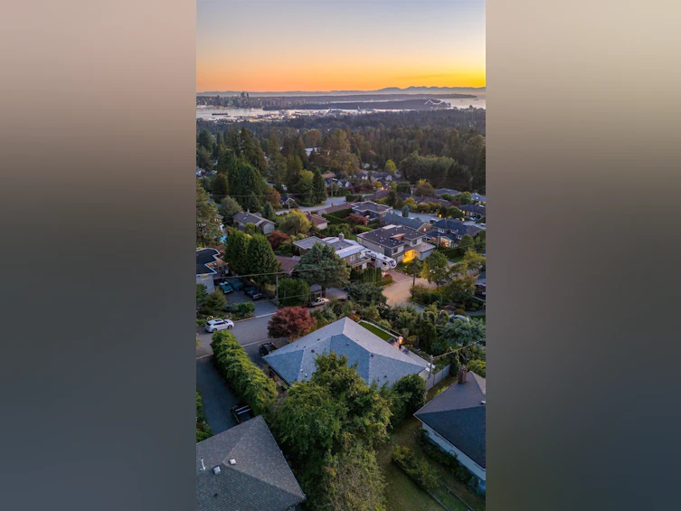 3812 Dalkeith Drive, North Vancouver, BC, V7N 3N6 - 27