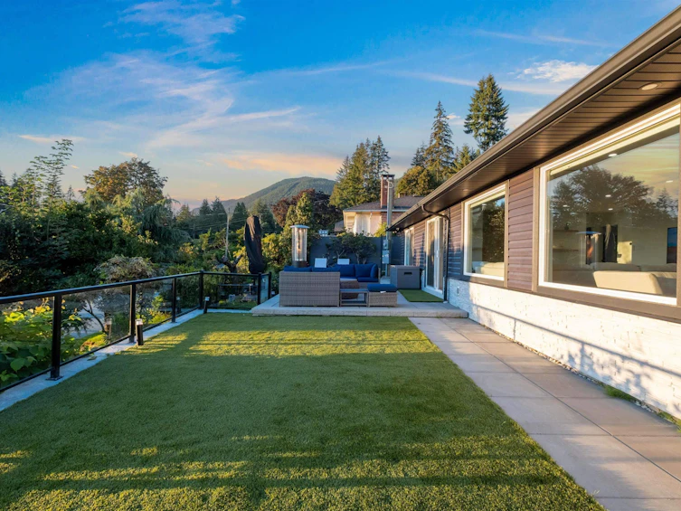 3812 Dalkeith Drive, North Vancouver, BC, V7N 3N6 - 23