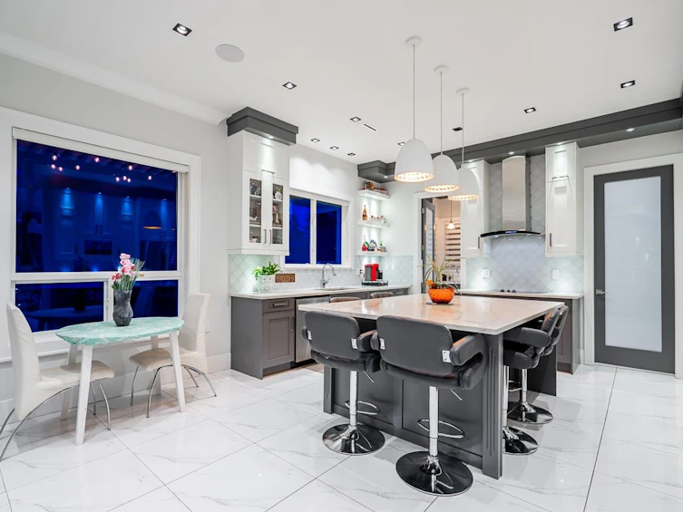8670 Tunis Place, Surrey, BC, V3S 4Y6 - 8