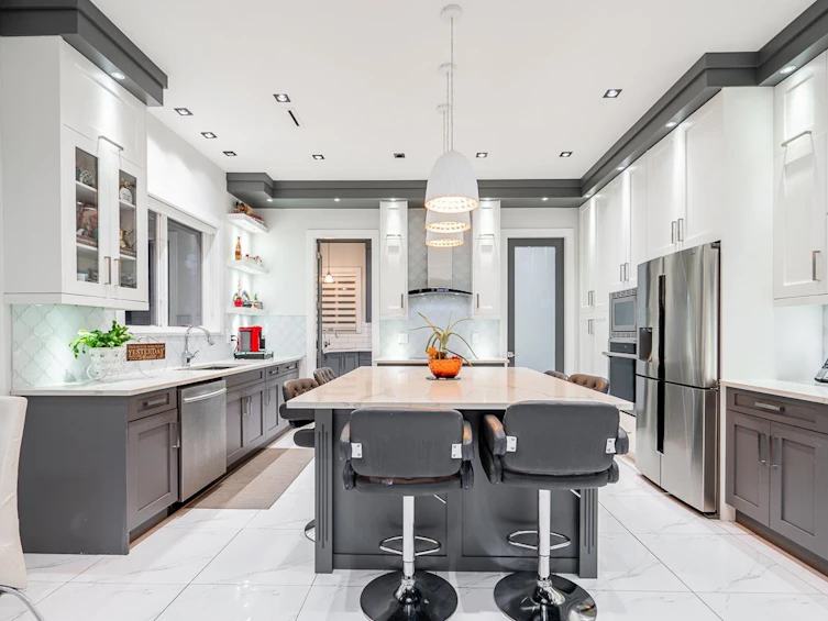 8670 Tunis Place, Surrey, BC, V3S 4Y6 - 9
