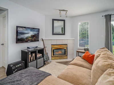 53-32361 Mcrae Avenue - 4