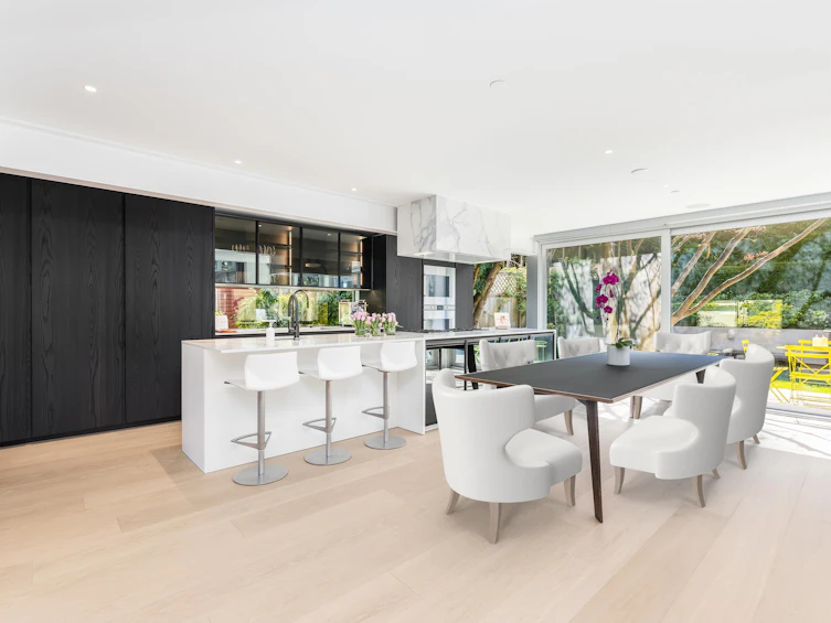 4416 W 1st Avenue, Vancouver, BC, V6R 4J4 - 9