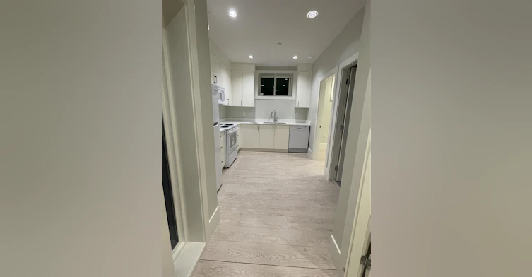 3000 West 15th Avenue, Vancouver, BC, V6K 3A5 - 2