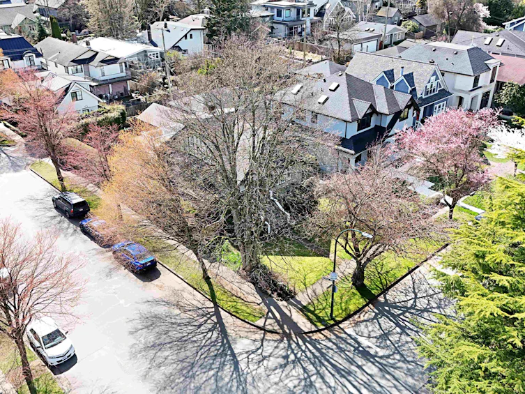 4402 W 12th Avenue, Vancouver, BC, V6R 2R2 - 2