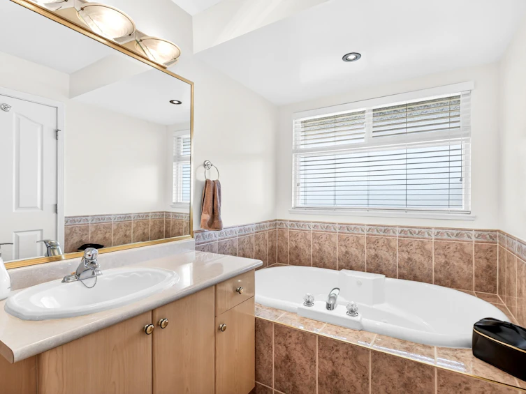 231 Suzuki Street, New Westminster, BC, V3M 6X2 - 17