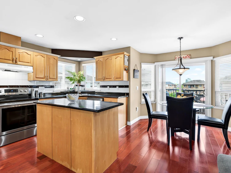 231 Suzuki Street, New Westminster, BC, V3M 6X2 - 11