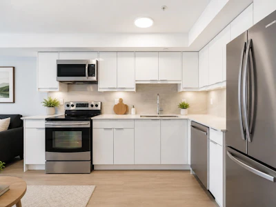 206-3050 Kingsway - 5