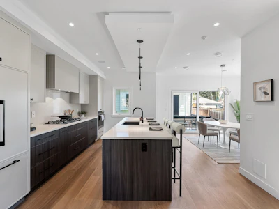 4-1860 Moore Avenue - 3