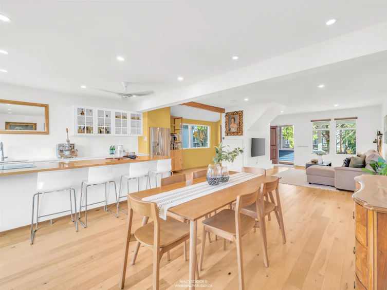 4379 Welwyn Street, Vancouver, BC, V5N 3Z3 - 4
