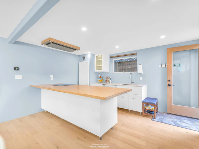 4379 Welwyn Street, Vancouver, BC, V5N 3Z3 - 21