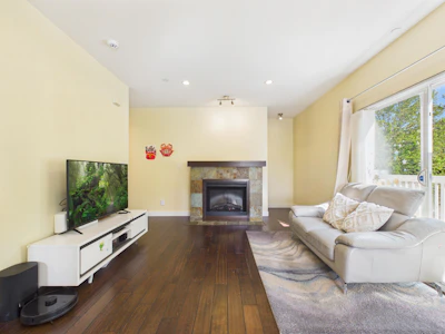 141-7388 Macpherson Avenue - 5