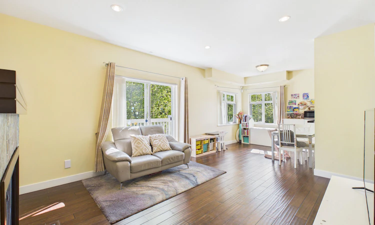 141-7388 Macpherson Avenue