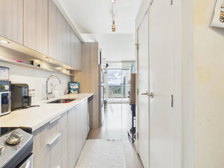 2811-13308 Central Avenue, Surrey, BC, V3T 0M4 - 4