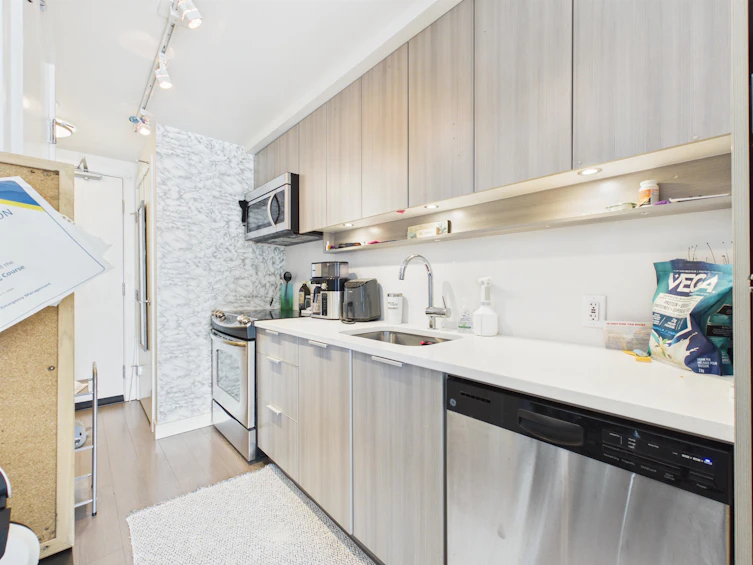 2811-13308 Central Avenue, Surrey, BC, V3T 0M4 - 3