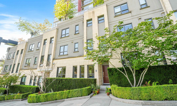 TH4-125 Columbia Street