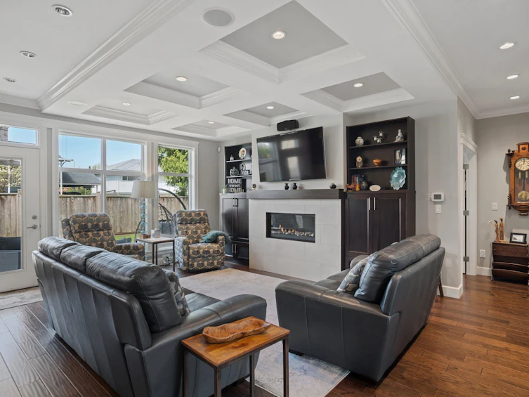 675 Clare Avenue, Burnaby, BC, V5B 4L5 - 3