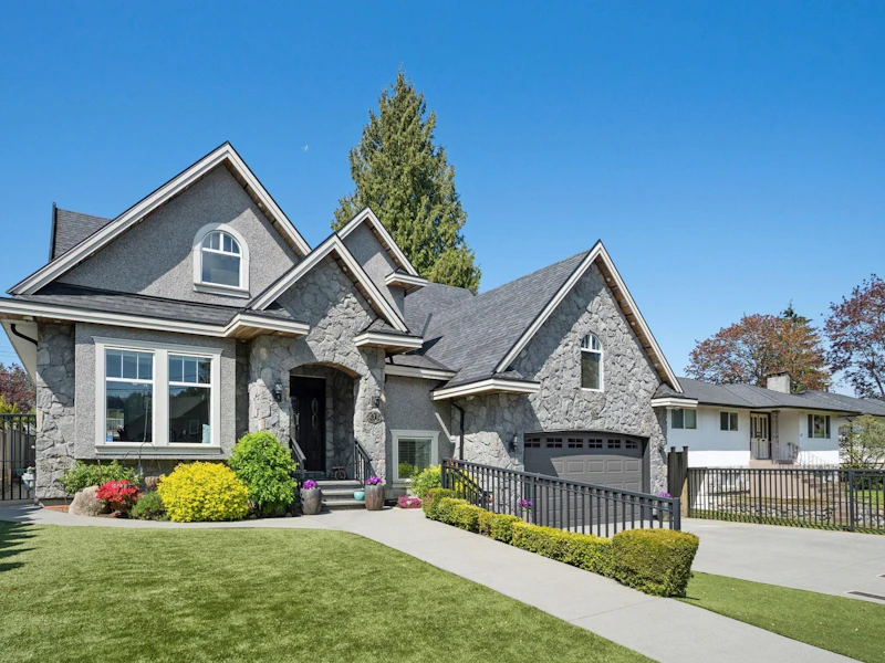 675 Clare Avenue, Burnaby BC V5B 4L5