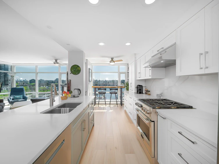 902-1199 Marinaside Crescent, Vancouver, BC, V6Z 2Y2 - 8